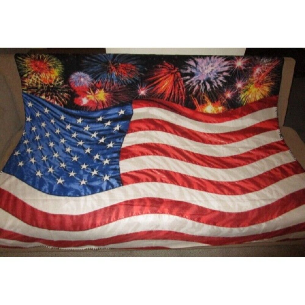 New USA US American Waving Flag Polar Fleece Throw Blanket 4th of July Fireworks - Picture 3 of 3